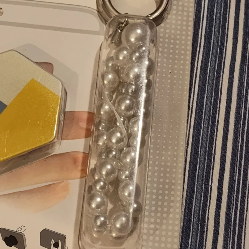 NWT!! VIVITAR Grip & Hold w/ Wristlet